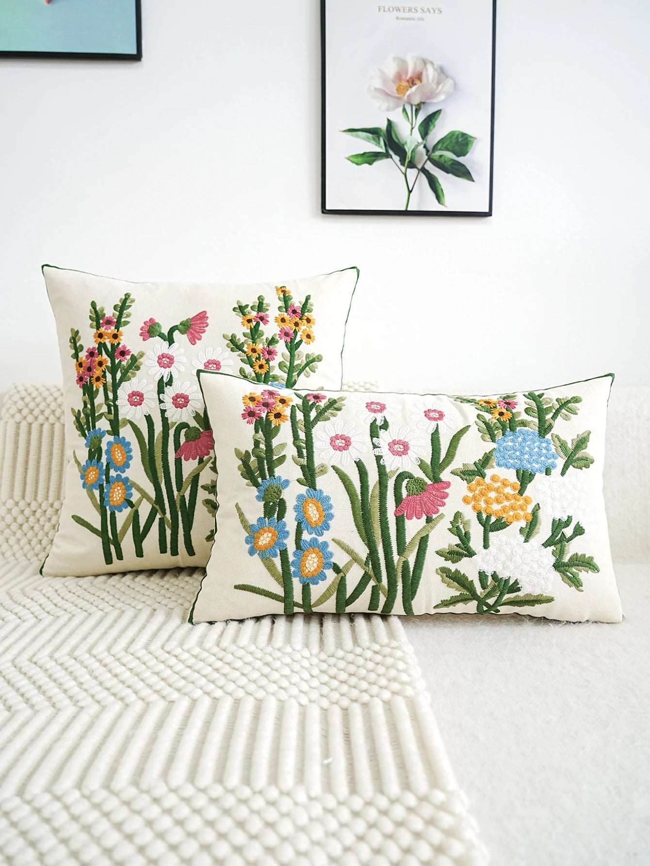 Housse de coussin brodée fleurs